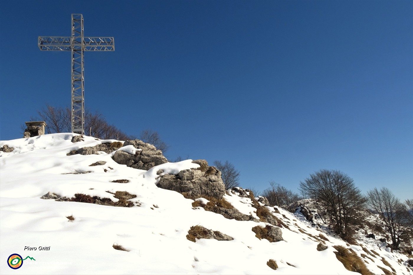 59 Alla croce di vetta del Monte Suchello (1541 m).JPG